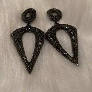 Black dazzle earrings
